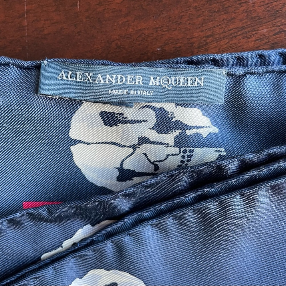 Alexander McQueen Skull Motif Silk Scarf - Picture 2 of 5